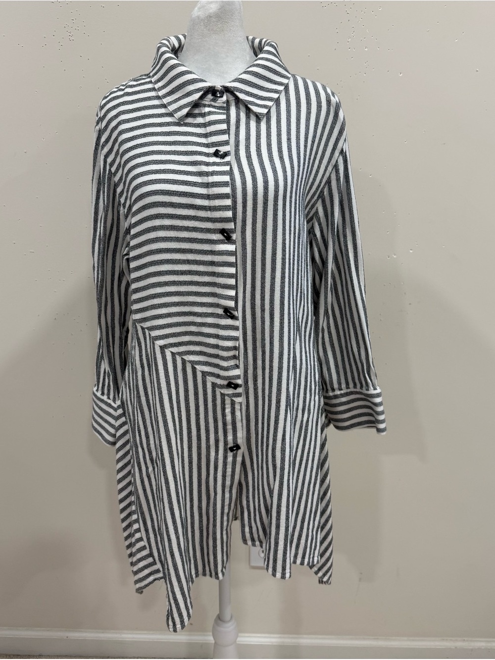 Soft Surroundings STANDOUT Striped Tunic Shirt Grey White Asymmetric Hem L